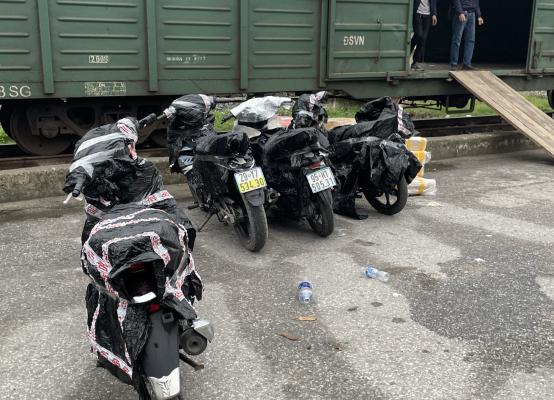 VẬN CHUYỂN XE MÁY, XE ÔTÔ BẰNG TOA XE ĐƯỜNG SẮT